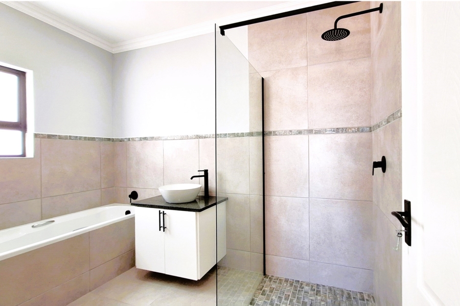 3 Bedroom Property for Sale in Sandy Point Western Cape